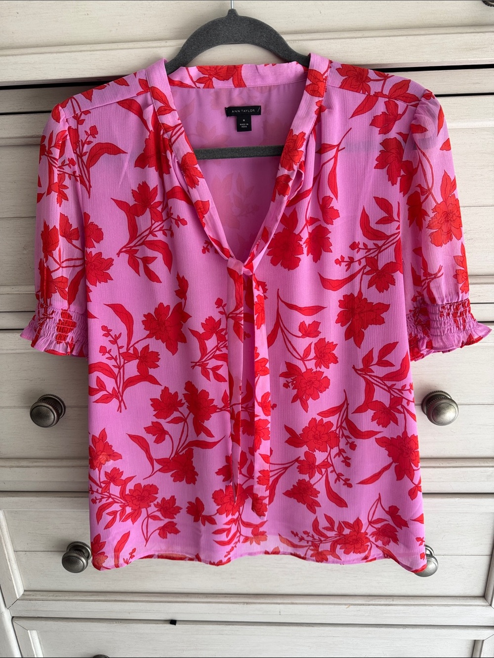 Ann Taylor Pink and Red Floral Tie-Neck Blouse SZ Medium